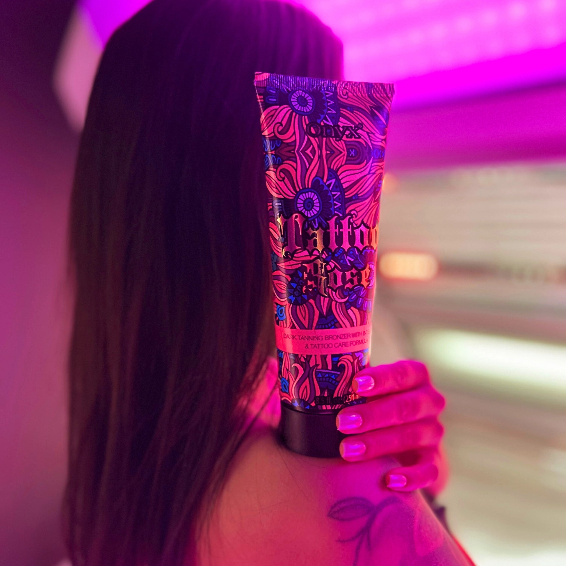 Onyx Tattoo Rose do opalania dla kobiet z tatuażami