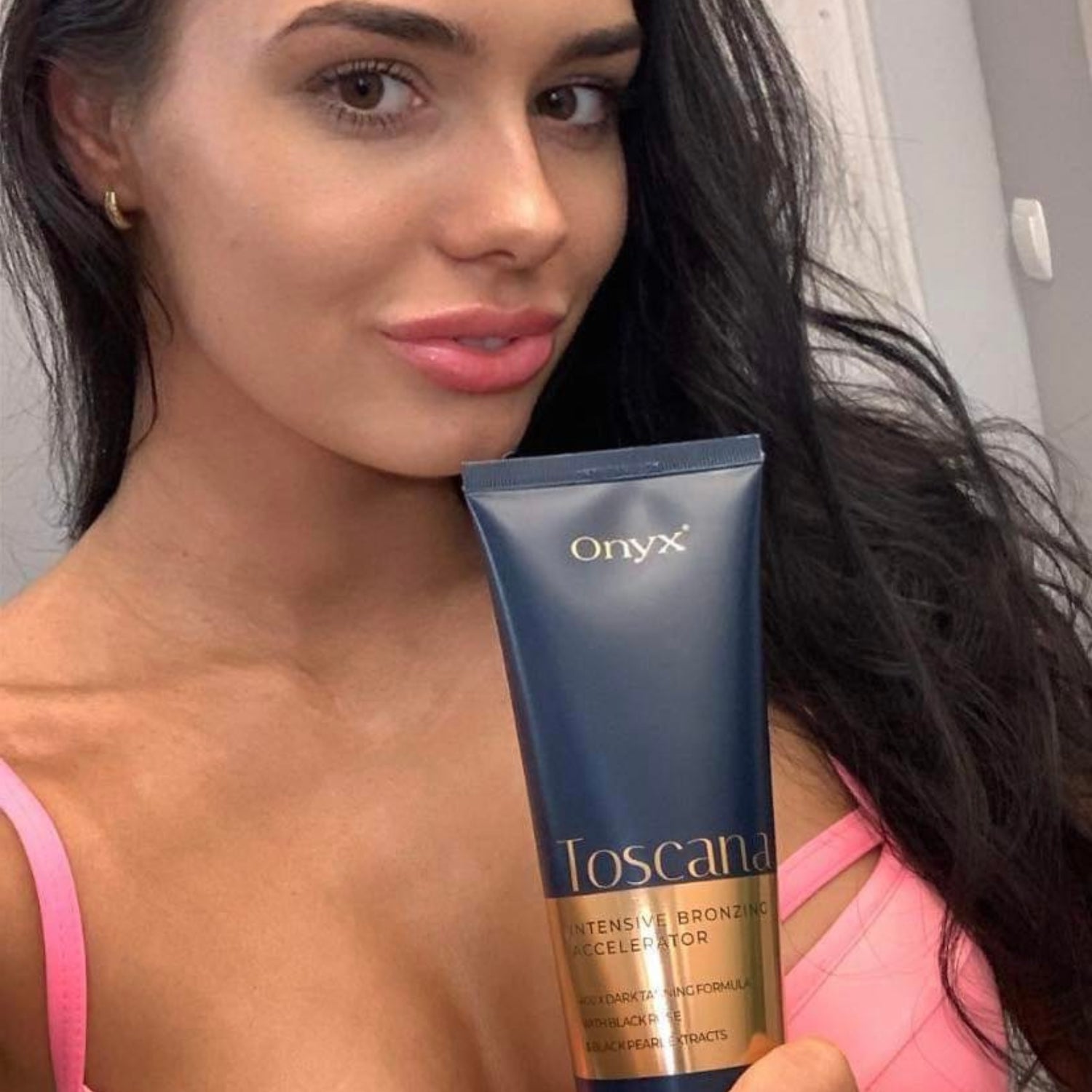 Influencerka z nowością od Onyx - Toscana przyspieszacz brązujący